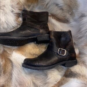Frye 9.5 Dark Brown Leather Ankle Boots made distressed hardly worn